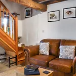 Aisgill Farm Stable - Uk48178