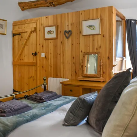 Aisgill Farm Stable - Uk48178 * Outhgill