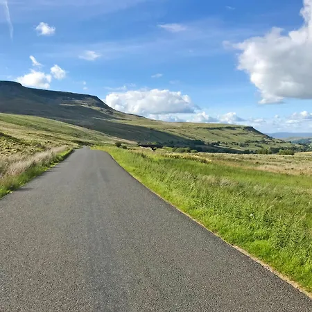 Aisgill Farm Stable - Uk48178